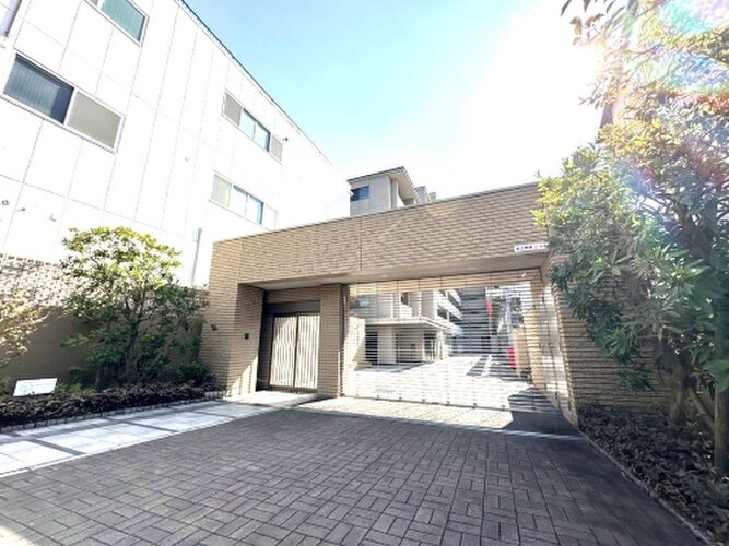 7階建5階部分南向きバルコニーにつき眺望・陽当り良好！