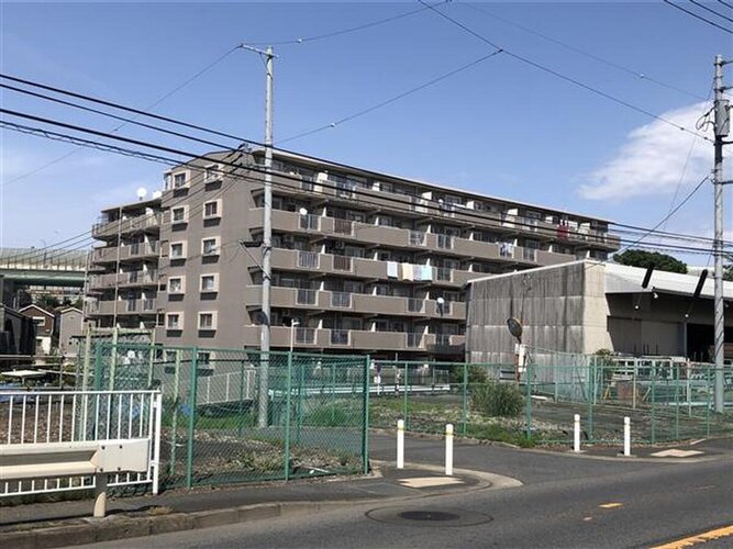 時の流れに色あせることのない瀟洒な外観。朝晩、1年365日、様々な表情を見せます。 時の流れに色あせることのない瀟洒な外観。朝晩、1年365日、様々な表情を見せます。