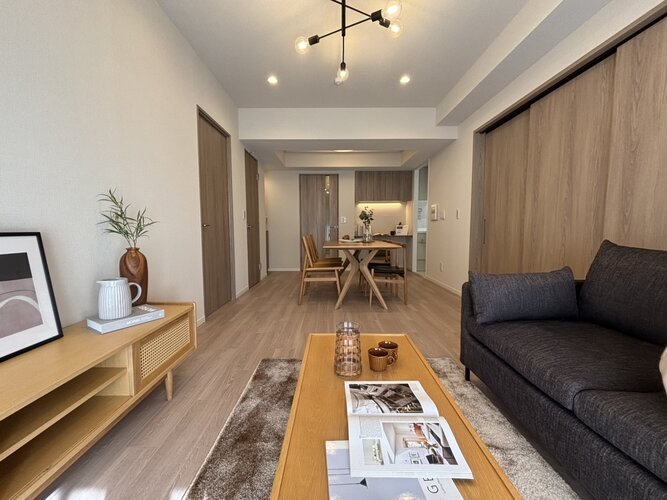 広々とした開放感を感じるLDK。思い思いに憩いの場所を作り上げていけそうです。 広々とした開放感を感じるLDK。思い思いに憩いの場所を作り上げていけそうです。