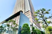 格調と静謐を強く息づかせたデザイン空間が、住む人や訪れる人を館内へとやさしくエスコートします。 格調と静謐を強く息づかせたデザイン空間が、住む人や訪れる人を館内へとやさしくエスコートします。
