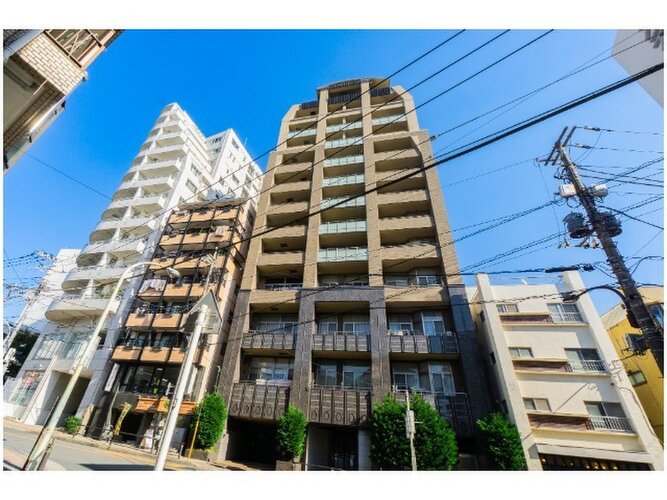 奥沢駅まで徒歩1分。都市生活の利便性と充実感を得られる立地に佇んでいます。 奥沢駅まで徒歩1分。都市生活の利便性と充実感を得られる立地に佇んでいます。