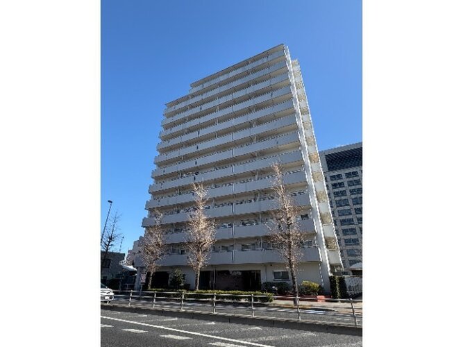 統一した色調でデザインされたマンションは周囲と調和した景観を生み出しています。