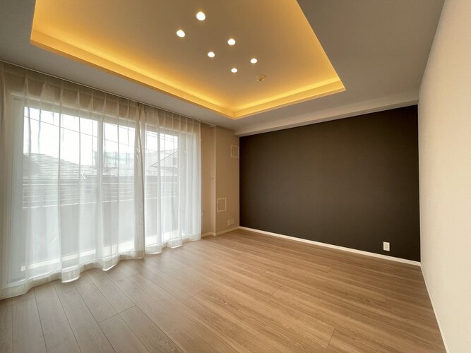 採光とライト使いで演出される落ち着きのある空間。ゆったりと伸びやかな時を過ごせそうです。 採光とライト使いで演出される落ち着きのある空間。ゆったりと伸びやかな時を過ごせそうです。