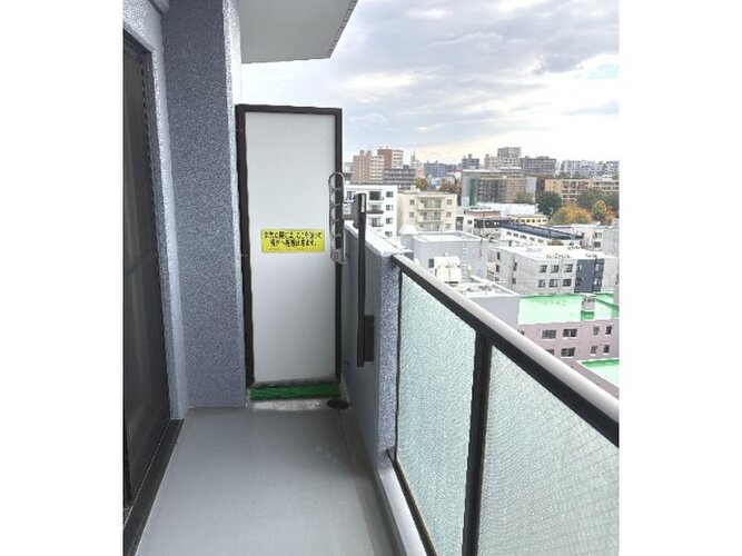 プライベート性を確保したバルコニー。そよ風を感じながら穏やかに過ごせます。 プライベート性を確保したバルコニー。そよ風を感じながら穏やかに過ごせます。