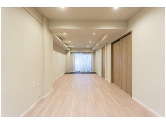 広々とした開放感を感じるLDK。思い思いに憩いの場所を作り上げていけそうです。 広々とした開放感を感じるLDK。思い思いに憩いの場所を作り上げていけそうです。