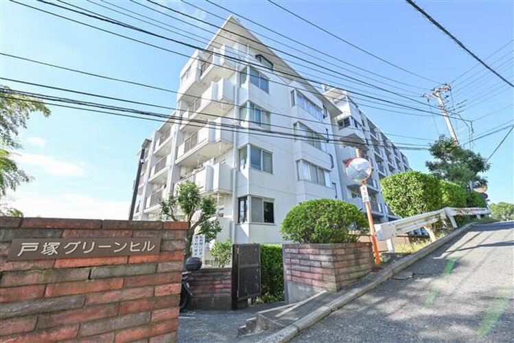 どこか余裕を感じさせるシャープなフォルムで佇む外観は、晴天の空と合わせる事で堂々たる趣を見せます。 どこか余裕を感じさせるシャープなフォルムで佇む外観は、晴天の空と合わせる事で堂々たる趣を見せます。