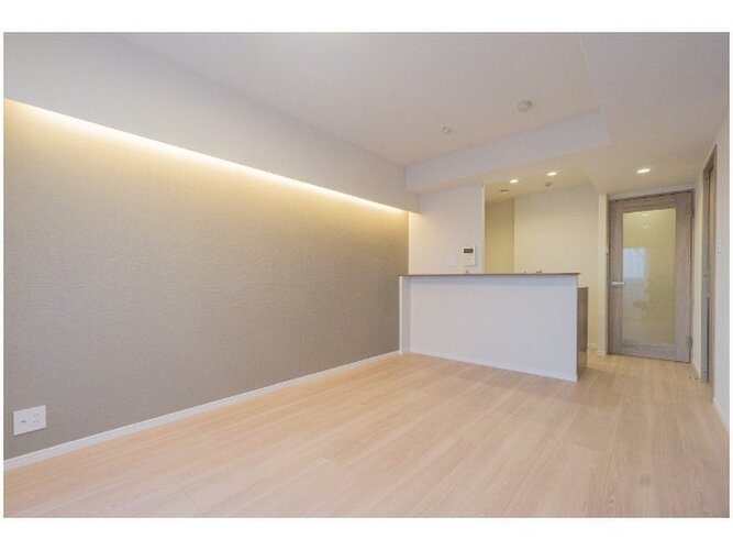 採光とライト使いで演出される落ち着きのある空間。ゆったりと伸びやかな時を過ごせそうです。