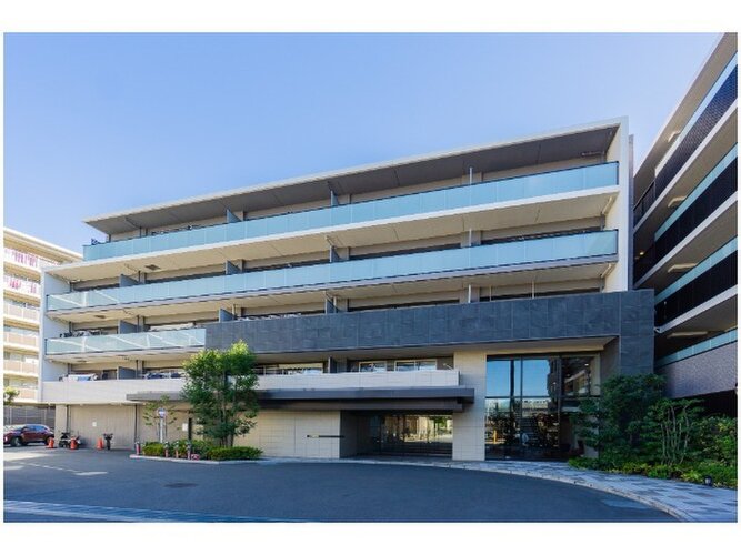 統一した色調でデザインされたマンションは周囲と調和した景観を生み出しています。