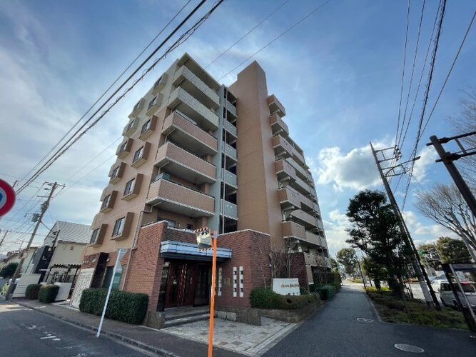 JR中央線「武蔵小金井」駅まで徒歩23分。都市生活の利便性と充実感を得られる立地に佇んでいます。 JR中央線「武蔵小金井」駅まで徒歩23分。都市生活の利便性と充実感を得られる立地に佇んでいます。