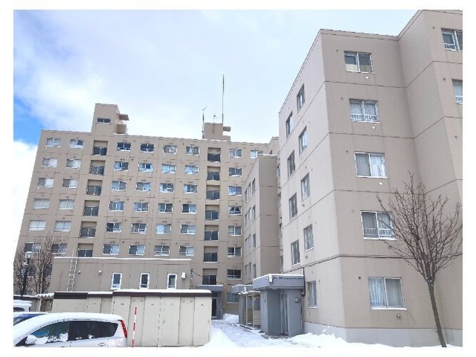 統一した色調でデザインされたマンションは周囲と調和した景観を生み出しています。