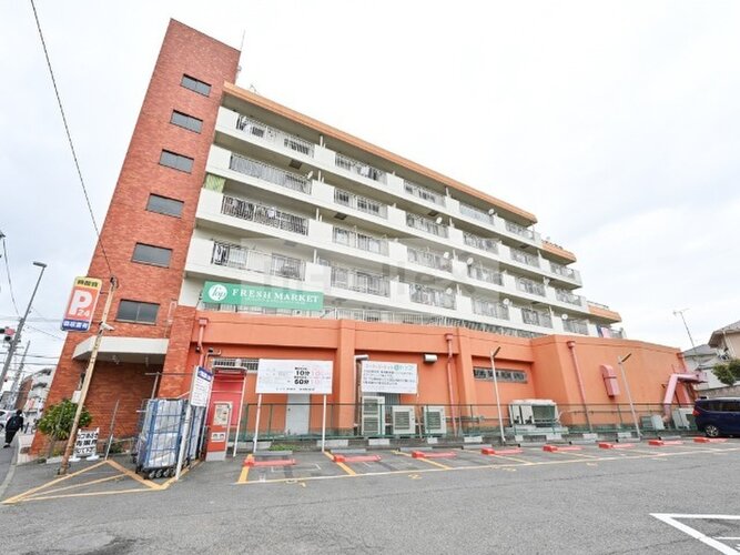 鮮やかな緑を効果的に纏った外観。爽やかな風がそよぐ心温まるお部屋へ優しく誘います。 鮮やかな緑を効果的に纏った外観。爽やかな風がそよぐ心温まるお部屋へ優しく誘います。