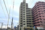 重厚なイメージを受けるマンション。住むほどにその印象が誇らしくなります。