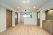 内装はシンプルに落ち着きのある空間にしています。ゆったりとしたひとときを過ごせそうです♪ 内装はシンプルに落ち着きのある空間にしています。ゆったりとしたひとときを過ごせそうです♪