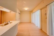 内装はシンプルに落ち着きのある空間にしています。ゆったりとしたひとときを過ごせそうです♪ 内装はシンプルに落ち着きのある空間にしています。ゆったりとしたひとときを過ごせそうです♪