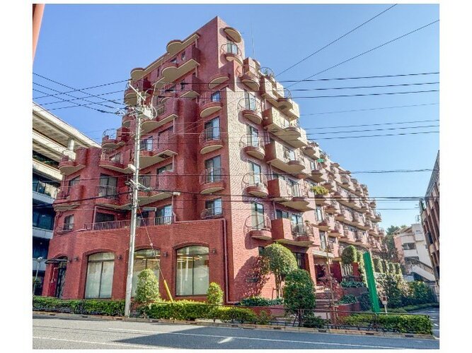 時の流れに色あせることのない瀟洒な外観。朝晩、1年365日、様々な表情を見せます。 時の流れに色あせることのない瀟洒な外観。朝晩、1年365日、様々な表情を見せます。