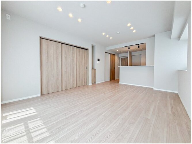 内装はシンプルに落ち着きのある空間にしています。ゆったりとしたひとときを過ごせそうです♪