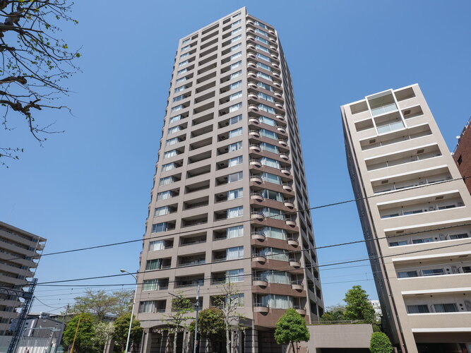 3駅3路線利用可!利便に寄り添うアクセス至便な立地に佇む早稲田エリアのランドマーク。スーパーやコンビニ至近×公園なども周辺にあり良好な住環境です。 3駅3路線利用可!利便に寄り添うアクセス至便な立地に佇む早稲田エリアのランドマーク。スーパーやコンビニ至近×公園なども周辺にあり良好な住環境です。