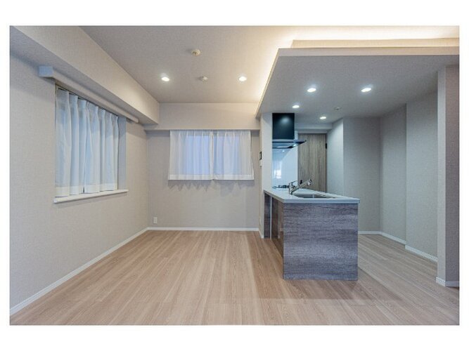 あたたかなぬくもりに包まれたリビングダイニング。爽やかな通風と採光を存分に感じる事が出来る空間です。 あたたかなぬくもりに包まれたリビングダイニング。爽やかな通風と採光を存分に感じる事が出来る空間です。