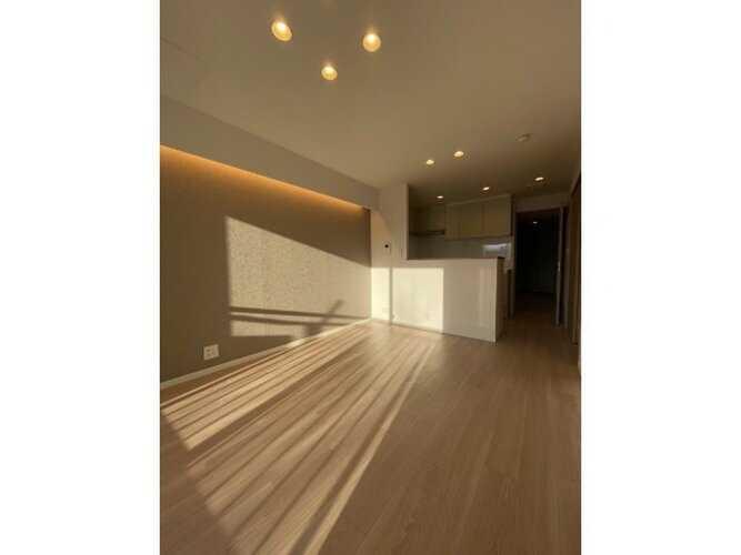 採光とライト使いで演出される落ち着きのある空間。ゆったりと伸びやかな時を過ごせそうです。