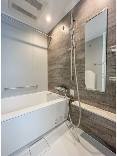 お風呂に求める心地良い癒しの時間のために、機能性とデザイン性に重点を置き、寛ぎの空間を演出しました。