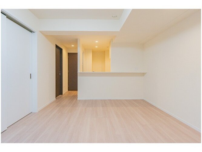 建物全体の雰囲気と合わせた色調と素材のリノベーション。居心地よくホッととできる空間です。