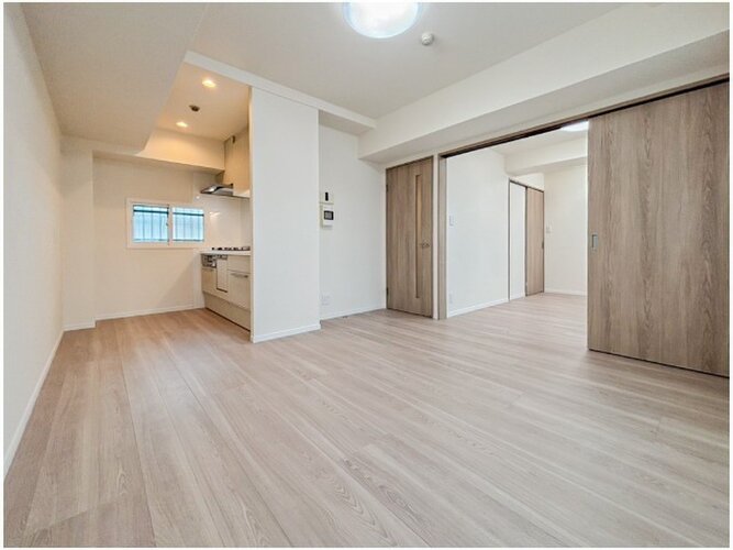 内装はシンプルに落ち着きのある空間にしています。ゆったりとしたひとときを過ごせそうです♪