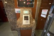 オートロック、防犯カメラ完備のセキュリティ面も安心な、とても綺麗なエントランススペースです。