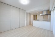 内装はシンプルに落ち着きのある空間にしています。ゆったりとしたひとときを過ごせそうです♪