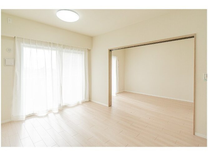 内装はシンプルに落ち着きのある空間にしています。ゆったりとしたひとときを過ごせそうです♪