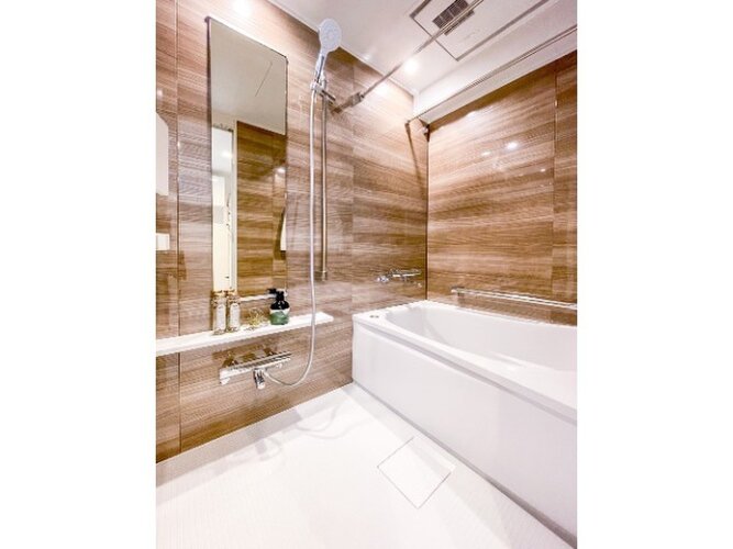 ホッと一息つける癒しの空間バスルーム。機能が充実したスタイリッシュなデザインに仕上げました。 ホッと一息つける癒しの空間バスルーム。機能が充実したスタイリッシュなデザインに仕上げました。