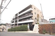 伸びやかな印象を受けるマンションです。陽当たりの良さと開放感のある快適な住まいは日々の生活を快適に♪ 伸びやかな印象を受けるマンションです。陽当たりの良さと開放感のある快適な住まいは日々の生活を快適に♪