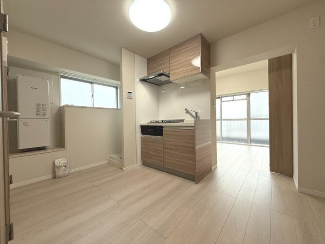 内装はシンプルに落ち着きのある空間にしています。ゆったりとしたひとときを過ごせそうです♪ 内装はシンプルに落ち着きのある空間にしています。ゆったりとしたひとときを過ごせそうです♪