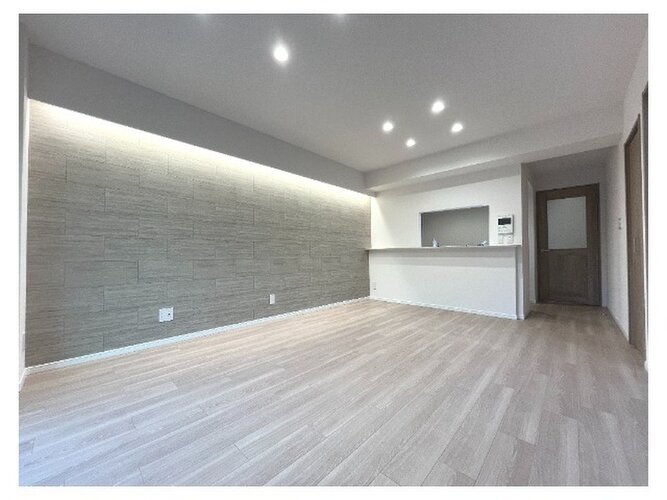 採光とライト使いで演出される落ち着きのある空間。ゆったりと伸びやかな時を過ごせそうです。