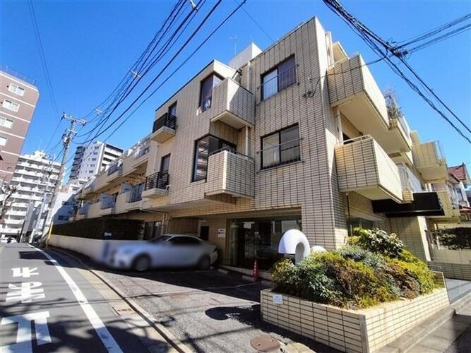 大江戸線「牛込柳町駅」まで徒歩3分！神楽坂にも徒歩圏エリアのマンションです。