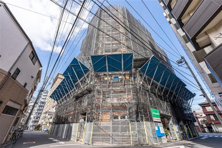 駒込駅より徒歩12分。田端駅や千駄木駅も利用可能な都市機能の利便性を感じられる立地に建つマンションです。
