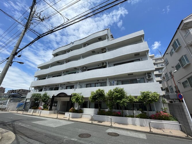 つくばエクスプレス線 「六町」駅まで徒歩18分。東武スカイツリーライン「竹の塚」駅までバス14分「第四都営住宅」バス停まで徒歩3分 つくばエクスプレス線 「六町」駅まで徒歩18分。東武スカイツリーライン「竹の塚」駅までバス14分「第四都営住宅」バス停まで徒歩3分