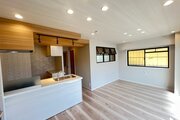 リビング ・角部屋ならではの開放感を享受したリビングダイニングキッチンです。二面の窓からたっぷりの光が注ぐ、のびやかな空間です。 リビング ・角部屋ならではの開放感を享受したリビングダイニングキッチンです。二面の窓からたっぷりの光が注ぐ、のびやかな空間です。