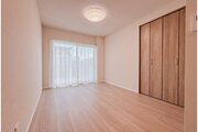 内装はシンプルに落ち着きのある空間にしています。ゆったりとしたひとときを過ごせそうです♪