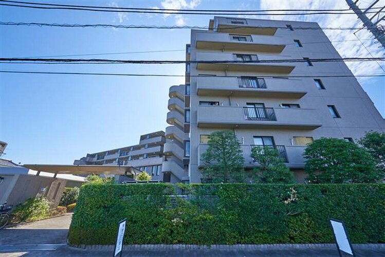 平成築、総戸数88戸のマJR埼京線「浮間舟渡」駅まで徒歩9分ほど。 平成築、総戸数88戸のマJR埼京線「浮間舟渡」駅まで徒歩9分ほど。