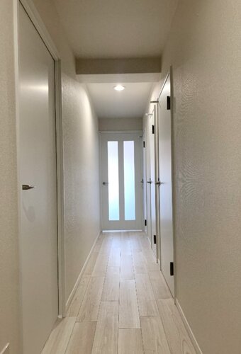 白をベースとしたお部屋は全体を広く明るく見せます 白をベースとしたお部屋は全体を広く明るく見せます