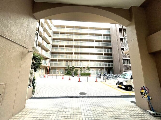 京都市営地下鉄烏丸線 「今出川」駅まで徒歩23分、京都市営バス 「千本今出川」バス停まで徒歩5分