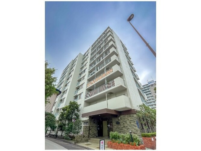 統一した色調でデザインされたマンションは周囲と調和した景観を生み出しています。