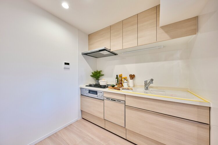 奥の物も取り出しやすい人気のスライド収納キッチンです。