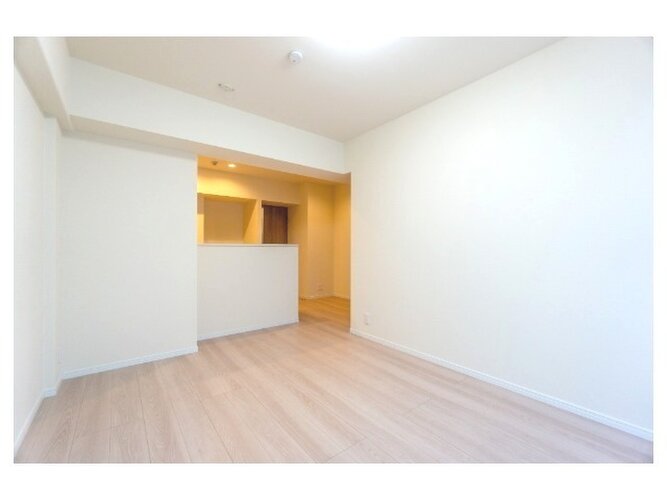 内装はシンプルに落ち着きのある空間にしています。ゆったりとしたひとときを過ごせそうです♪