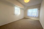 洋室②　約6.9帖　＊2面採光で明るいお部屋です＊