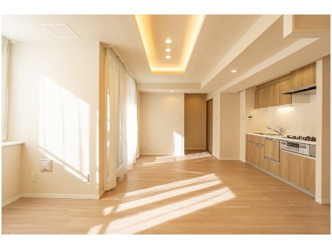 建物全体の雰囲気と合わせた色調と素材のリノベーション。居心地よくホッととできる空間です。 建物全体の雰囲気と合わせた色調と素材のリノベーション。居心地よくホッととできる空間です。