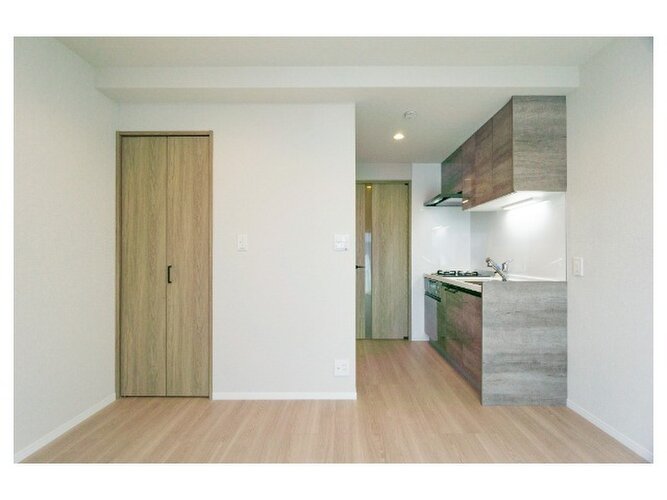 爽やかな風がそよぐ光に溢れた空間。清々しい気持ちになるお部屋です。 爽やかな風がそよぐ光に溢れた空間。清々しい気持ちになるお部屋です。