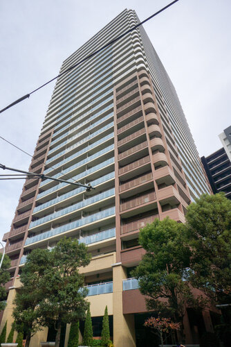 重厚なイメージを受けるマンション。住むほどにその印象が誇らしくなります。 重厚なイメージを受けるマンション。住むほどにその印象が誇らしくなります。