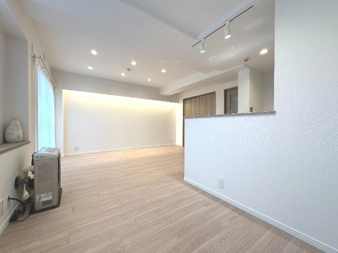 爽やかな風がそよぐ光に溢れた空間。清々しい気持ちになるお部屋です。 爽やかな風がそよぐ光に溢れた空間。清々しい気持ちになるお部屋です。