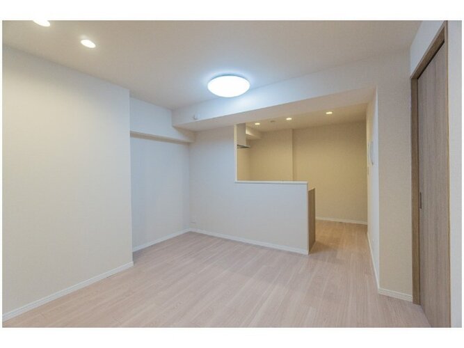 ほっと一息つけるような、安心できる空間です♪シンプルな内装は、ニーズが変わってもご活用頂けそうです。 ほっと一息つけるような、安心できる空間です♪シンプルな内装は、ニーズが変わってもご活用頂けそうです。